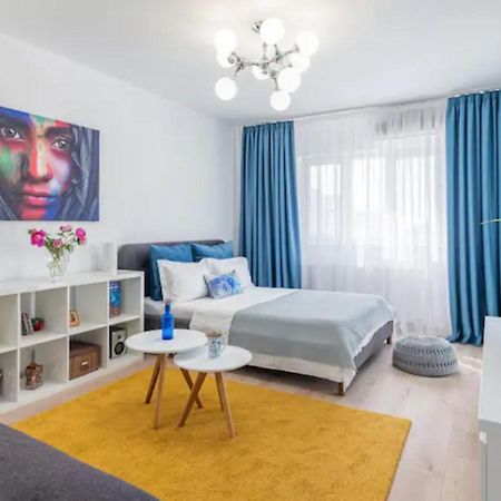 Cosy & Chic Studio Close By Victoria Square Бухарест Экстерьер фото
