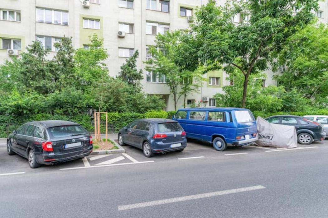 Cosy & Chic Studio Close By Victoria Square Бухарест Экстерьер фото