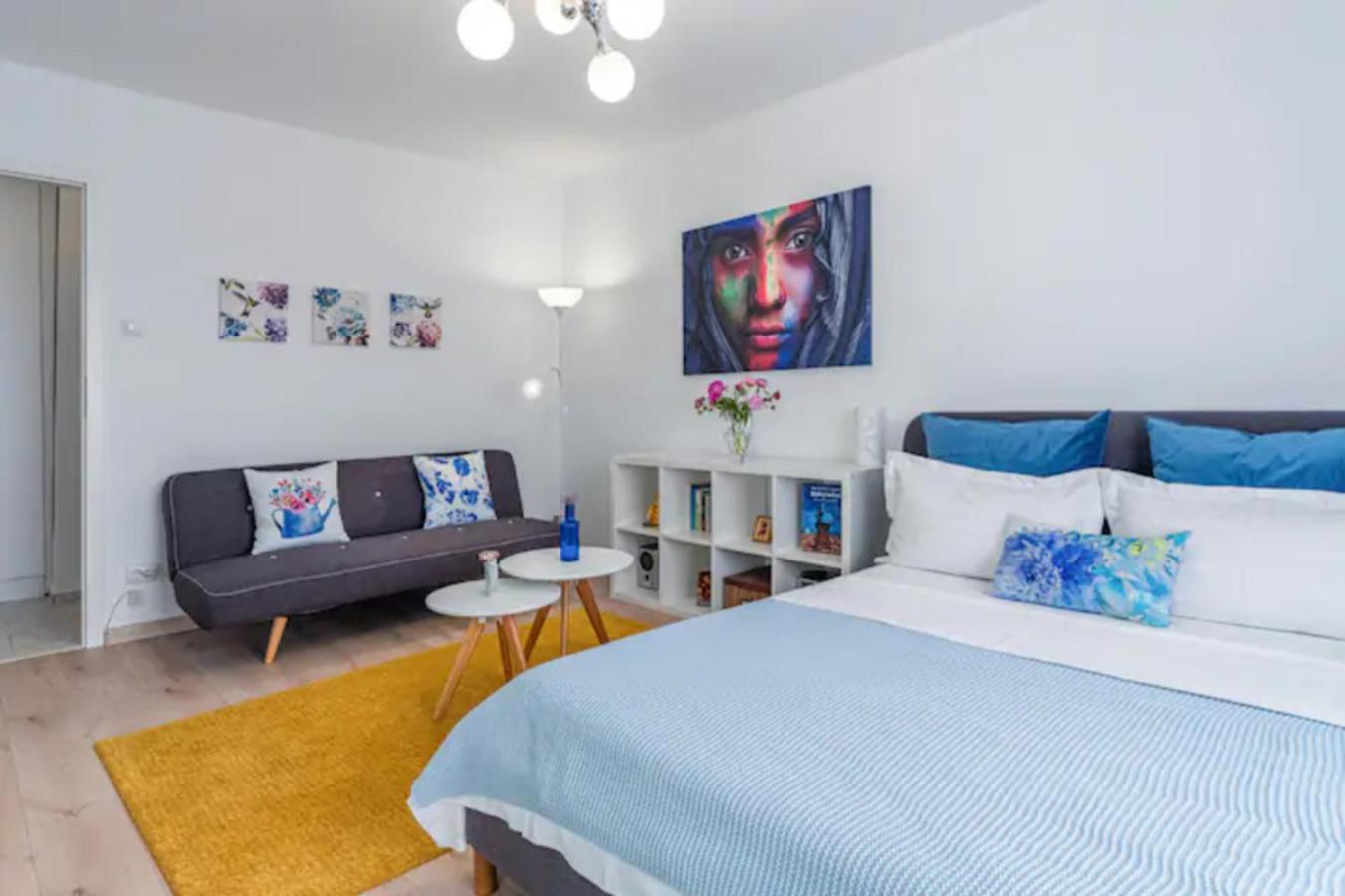 Cosy & Chic Studio Close By Victoria Square Бухарест Экстерьер фото