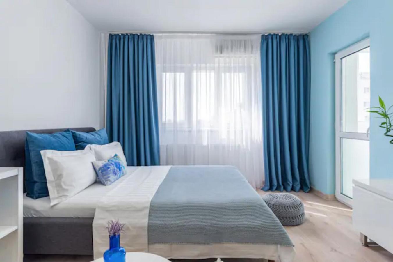 Cosy & Chic Studio Close By Victoria Square Бухарест Экстерьер фото