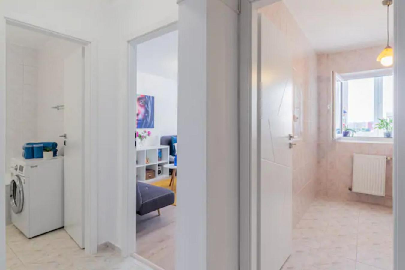 Cosy & Chic Studio Close By Victoria Square Бухарест Экстерьер фото